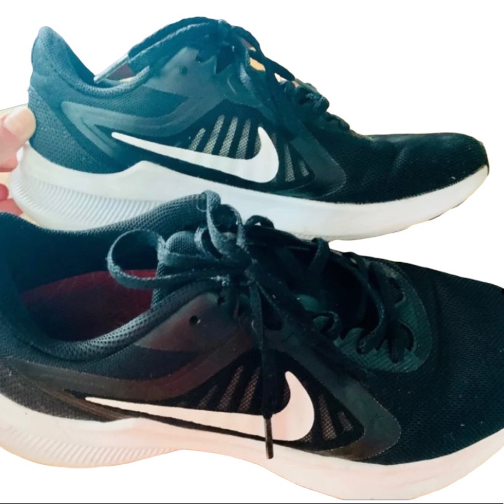 Womens Nike running shoe